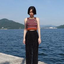 條紋無(wú)袖短款小吊帶背心